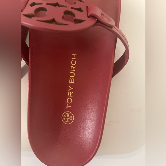 New Tory Burch Miller Cloud Red Leather Thong Sandals Size 9.5 🎁🎈 - Picture 9 of 10